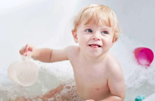 勤洗澡对宝宝有好处吗